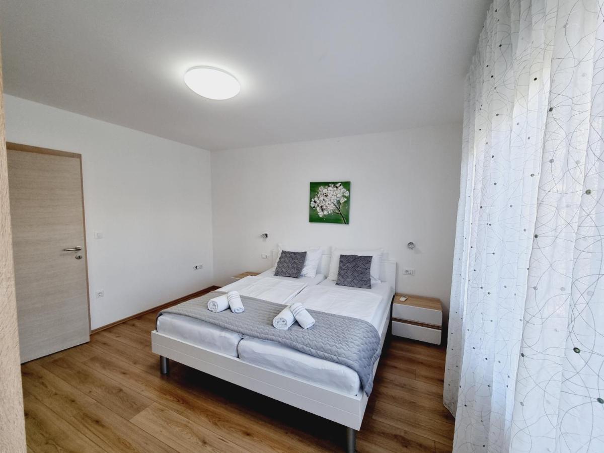 Apartman Maslina Krk Town Bagian luar foto