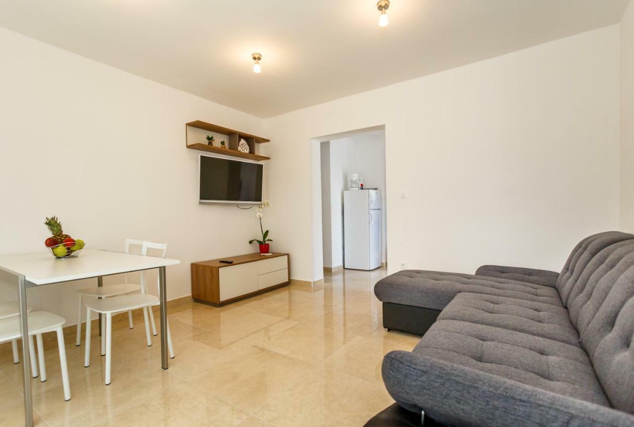 Apartman Maslina Krk Town Bagian luar foto